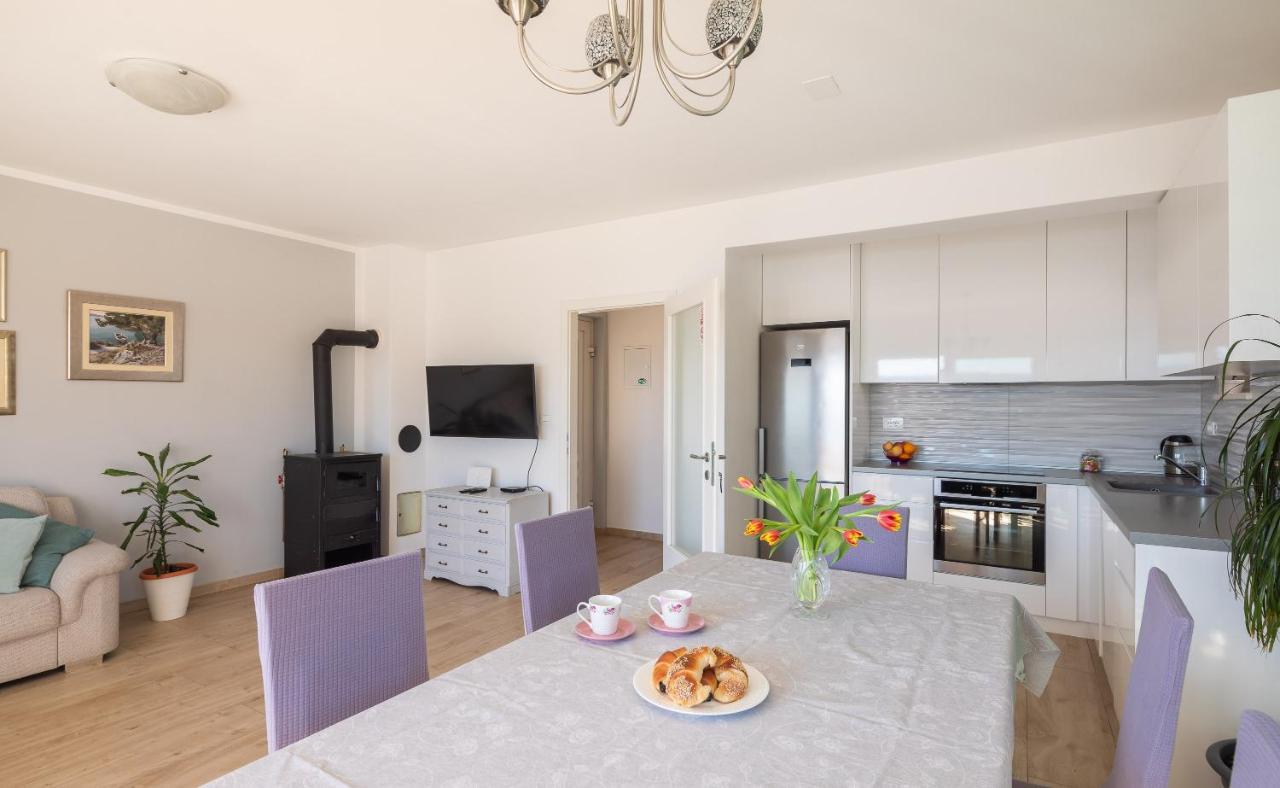 Sea La Vie Apartment Dugi Rat Ngoại thất bức ảnh