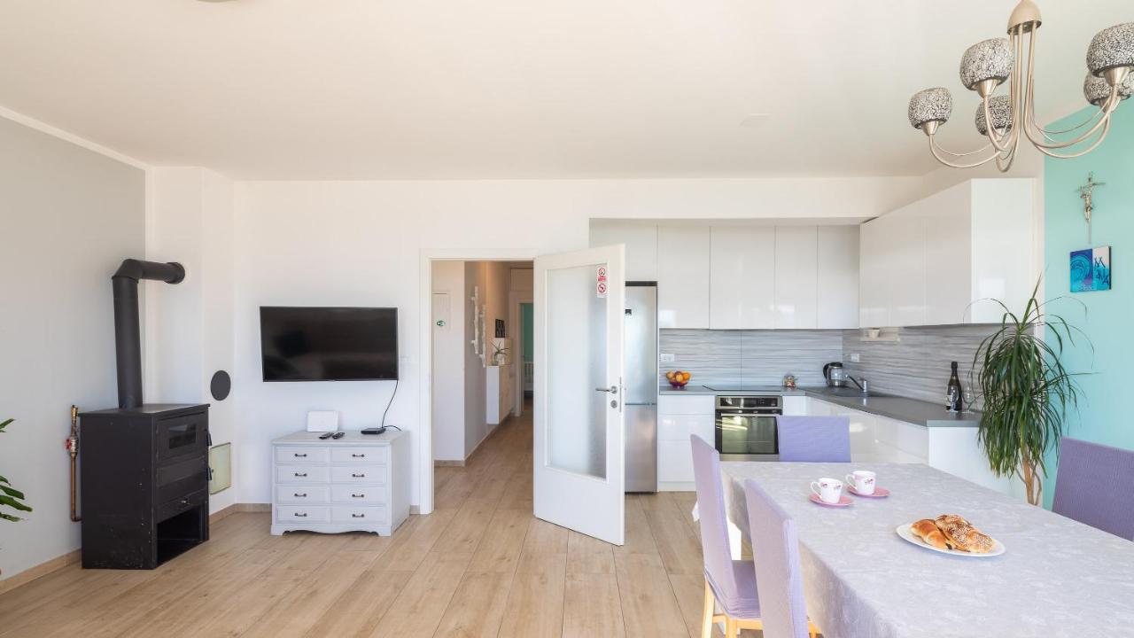 Sea La Vie Apartment Dugi Rat Ngoại thất bức ảnh